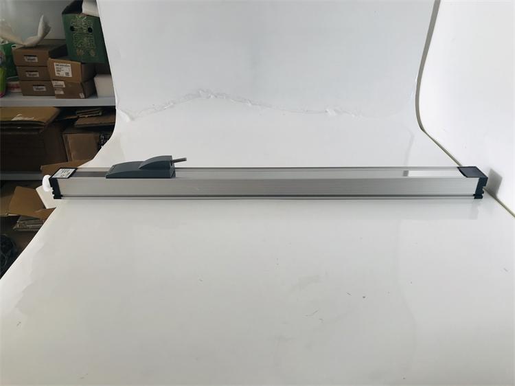 TLH直線位移傳感器 德國novotechnik位移傳感器實(shí)拍圖